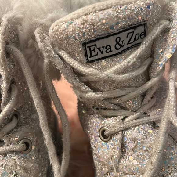 Eva and Zoe Snow Boots 💙❄️☃️ - Picture 2 of 5
